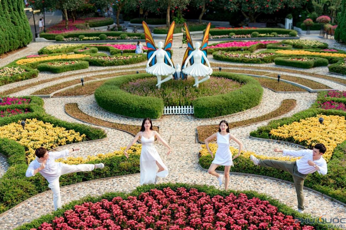 Vườn Hoa Le Jardin D’Amour là một khu vườn xinh đẹp với hàng ngàn loài hoa đa dạng và rực rỡ. Đây là nơi lý tưởng để thư giãn, chụp ảnh và tận hưởng không gian trong lành của thiên nhiên.