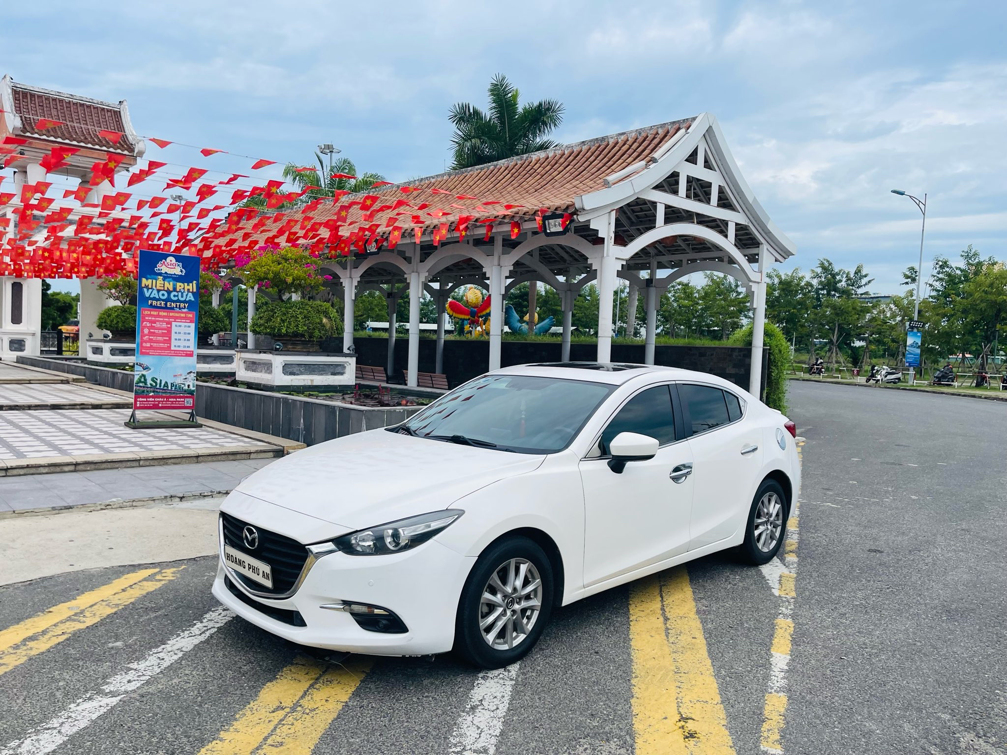 Mazda 3 Thuê xe 4 chỗ Đà Nẵng tại Hoàng Phú An