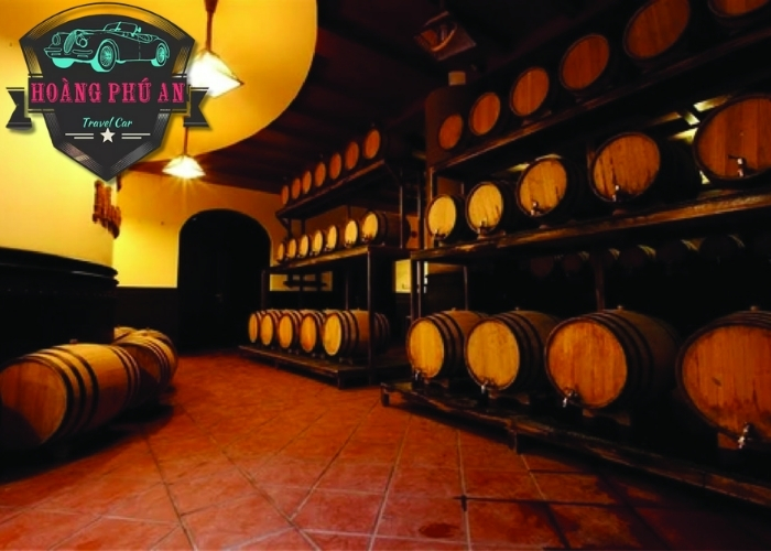 Lịch Sử và Nguyên Tắc Sản Xuất Rượu tại Hầm Rượu Debay Bà Nà Hills