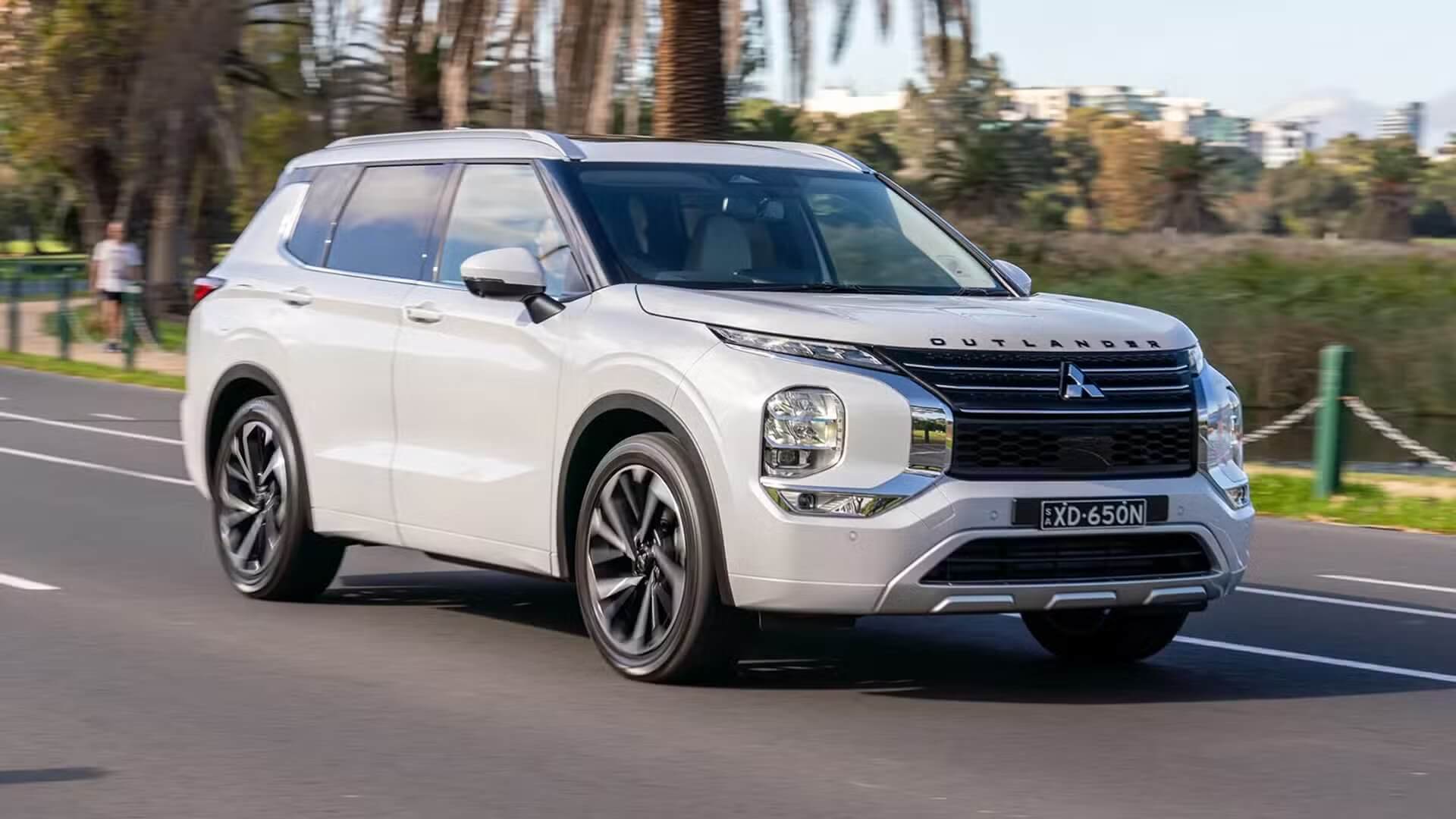 Thuê xe Mitsubishi Outlander 7 chỗ tự lái Đà Nẵng