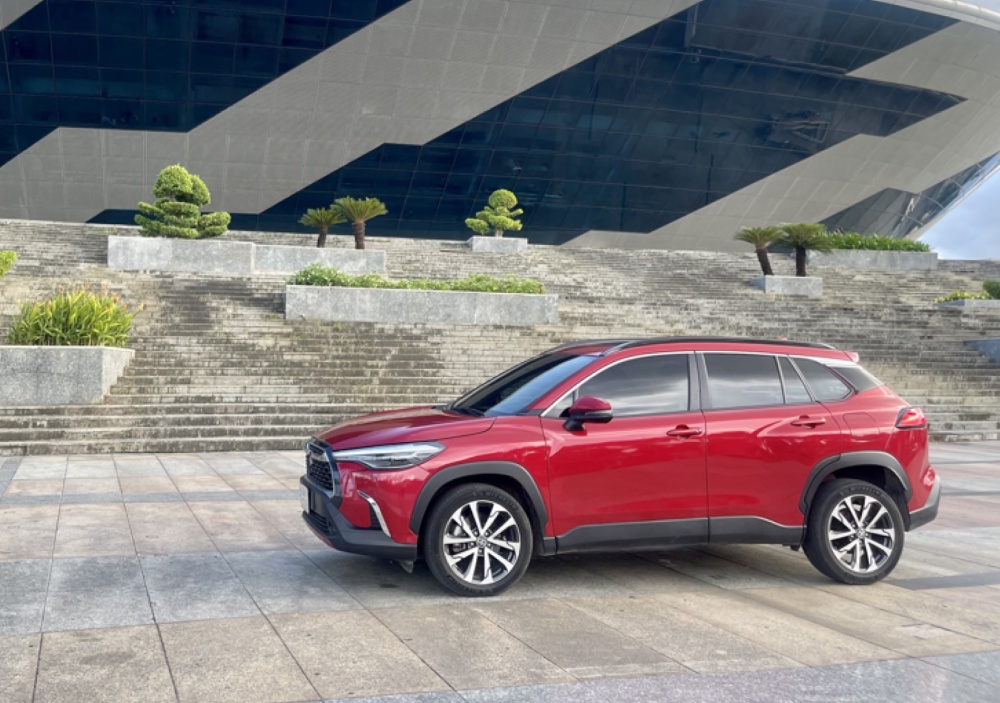 Thuê xe toyota cross 4 chỗ tại Đà Nẵng