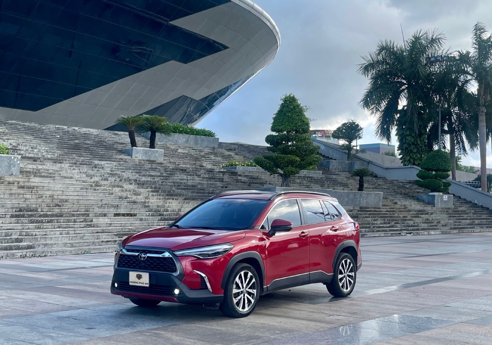 Thuê xe toyota cross 4 chỗ Đà Nẵng