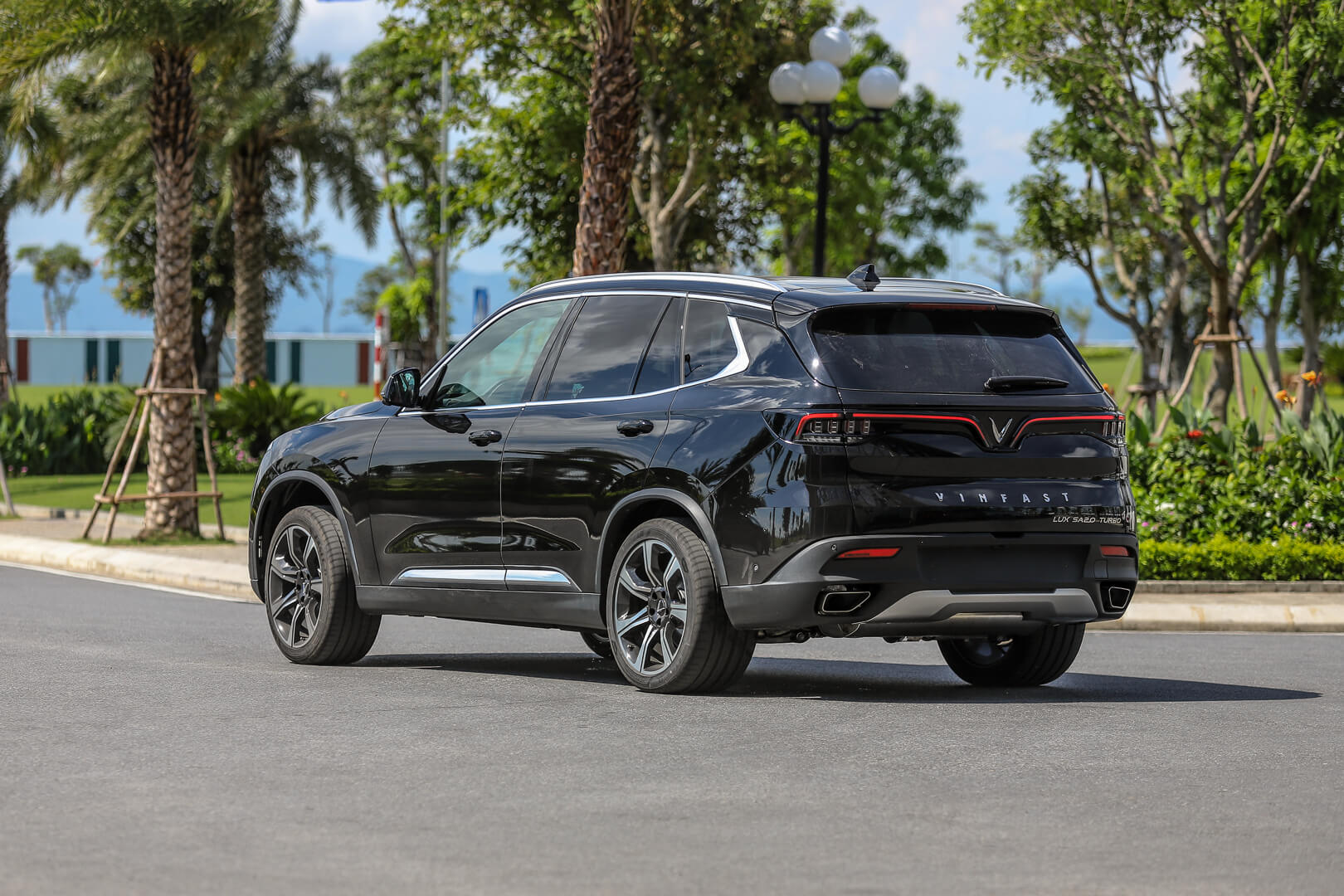 Thuê xe Vinfast Lux SA2.0 tự lái tại Đà Nẵng