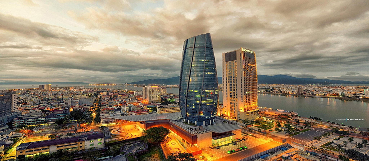 Tòa nhà trái bắp đà nẵng về đêm