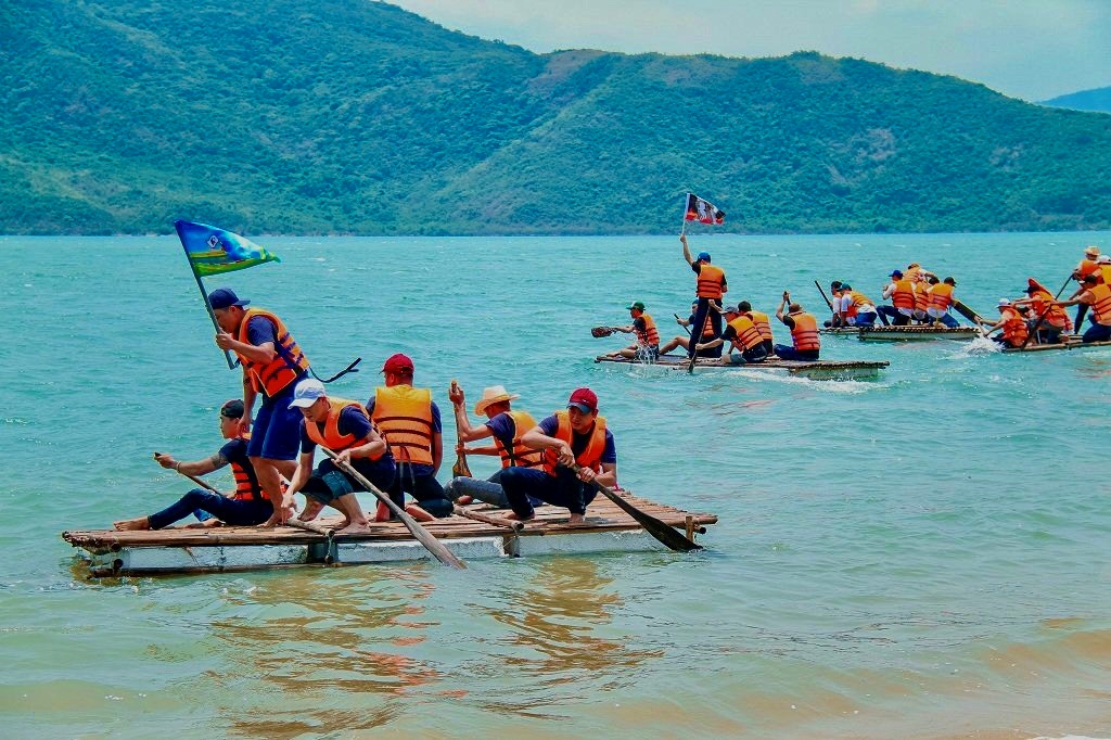 Teambuilding Đà Nẵng tại hồ Hòa Trung