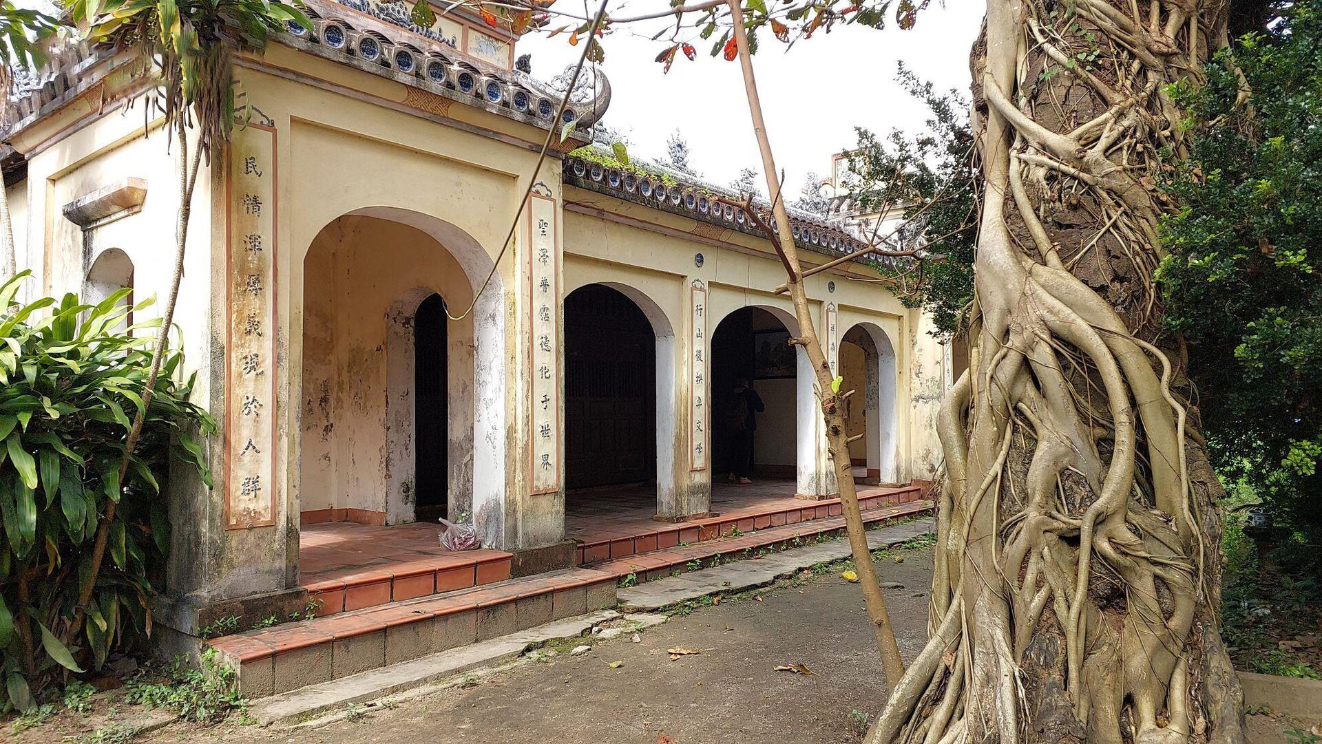 Đình Thần nông hay còn gọi là đình Mục đồng được hình thành vào cuối đời vua Tự Đức (1848 - 1883) tại làng cổ Phong Nam