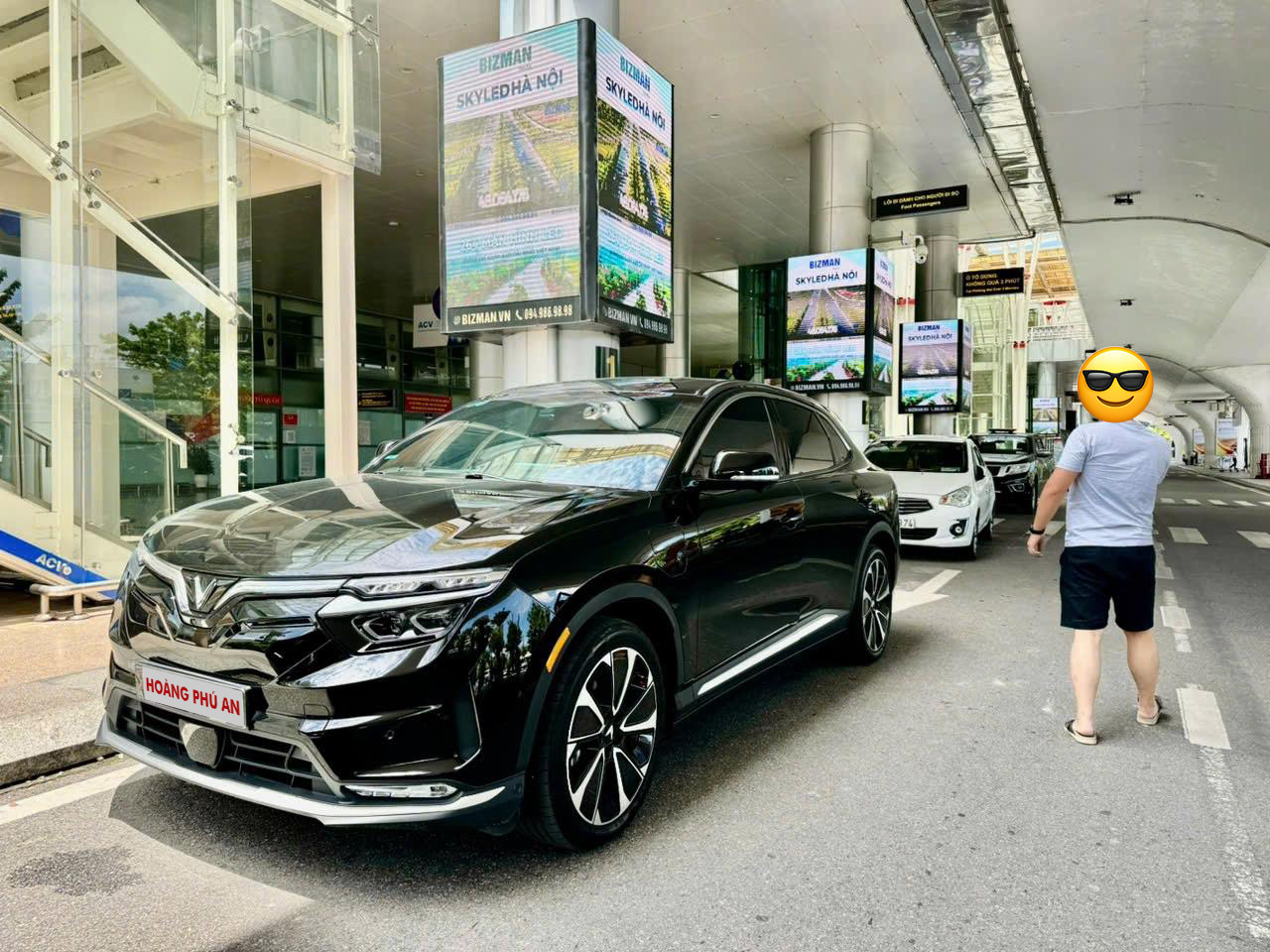 Khách hàng thuê xe tự lái tại Hoàng Phú An