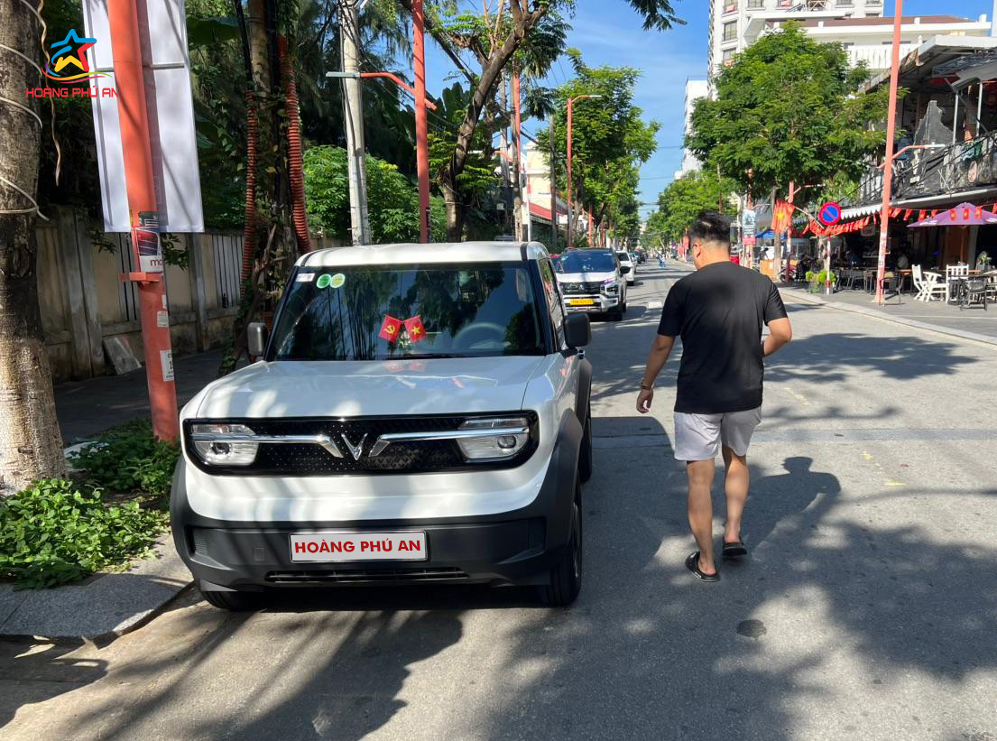 Bàn giao xe cho khách hàng