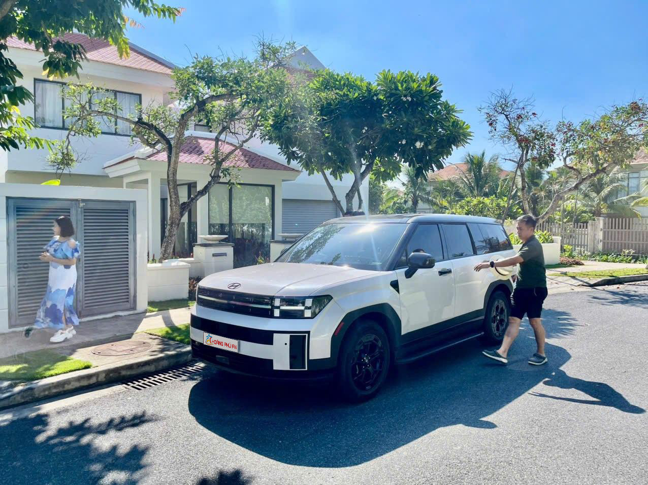 Kiểm tra xe trước khi thuê xe