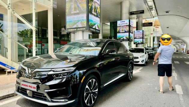 Khách hàng thuê xe tự lái tại Hoàng Phú An